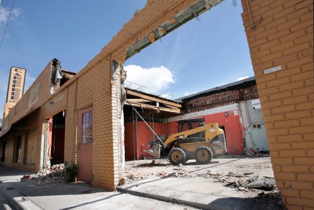 030306 MET Carefree Staff Photo by Lannis Waters/ The Palm Beach Post 0019825A [ WITH STORY BY TBA??] ---WEST PALM BEACH--- Workers with Southeast Contracting Services tear down and haul off debris from the damaged portion of the Carefree Theatre building Friday. The Carefree Theatre was deemed unsafe by city inspectors after a roof collapsed on the south side of the building in December. 3/3/06. ..... NOT FOR DISTRIBUTION OUTSIDE COX PAPERS OUT PALM BEACH, BROWARD, MARTIN, ST. LUCIE, INDIAN RIVER AND OKEECHOBEE COUNTIES IN FLORIDA. ORLANDO OUT. NO SALES. TV OUT. TABLOIDS OUT. MAGAZINES OUT. WIDE WORLD OUT. INTERNET USE OUT. ORG XMIT: MER0603031518146801 ORG XMIT: MER0703191752118553